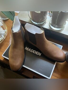 Madden - Men’s “Maxxin Cognac Sue” Chelsea Boots in Brown